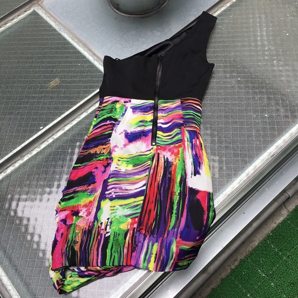 Alice & Olivia Flattering Dress - Picture 2 of 8